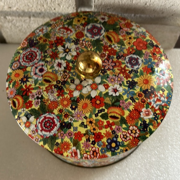 Round Metal Container - Picture 2 of 8